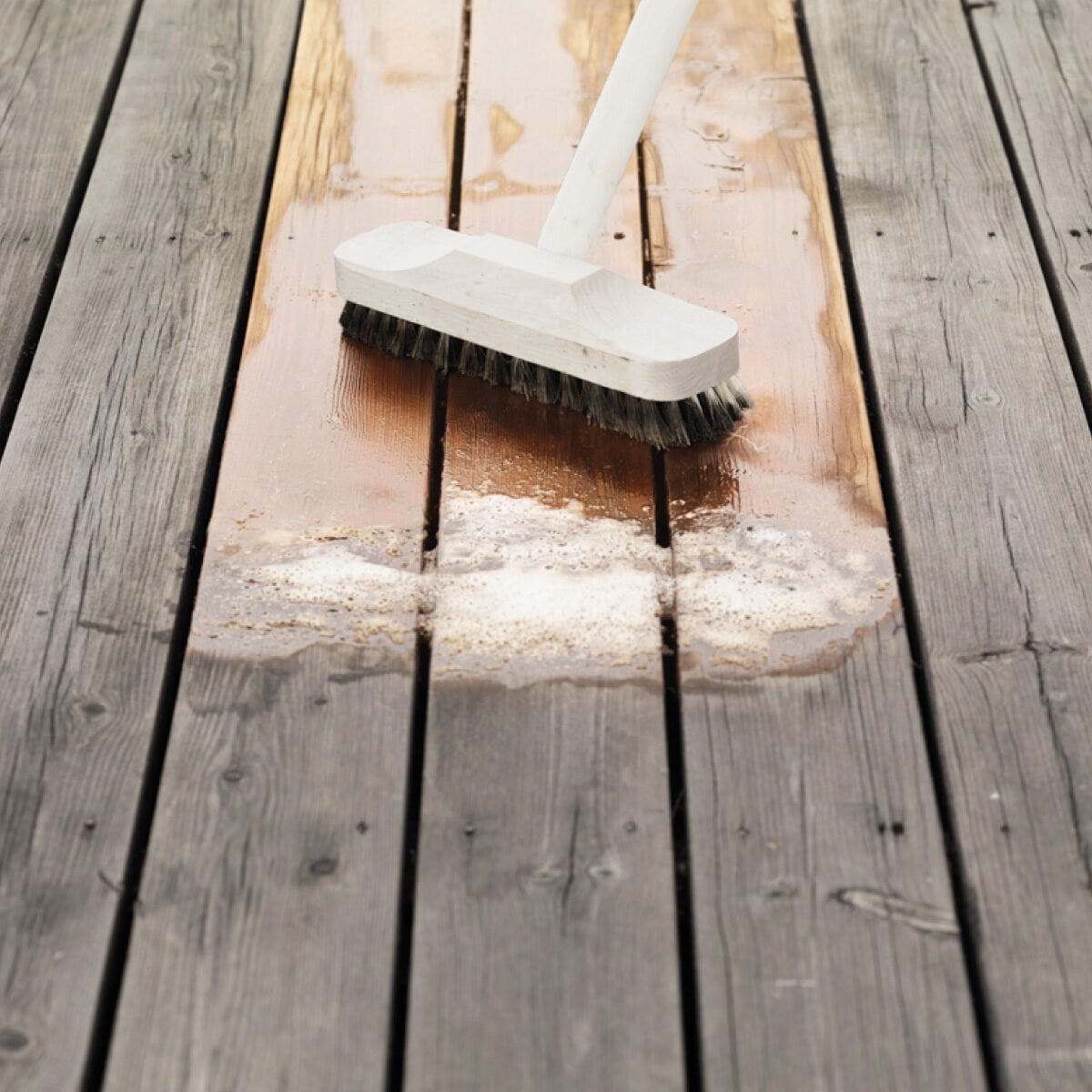 bona-decking-reviver